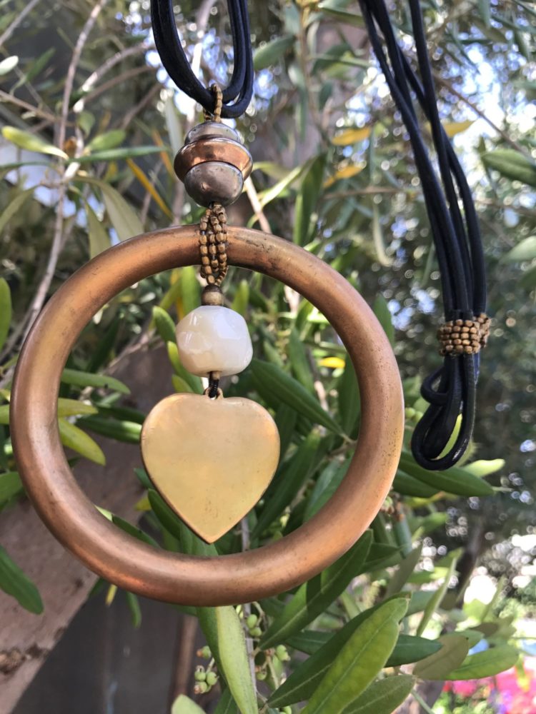 A Captured Heart – Single Strand Necklace With Pendant